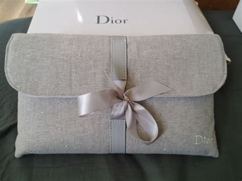 Lot De 4 Serviettes Invités. Marque Dior. Neuve. Modèle Golf..